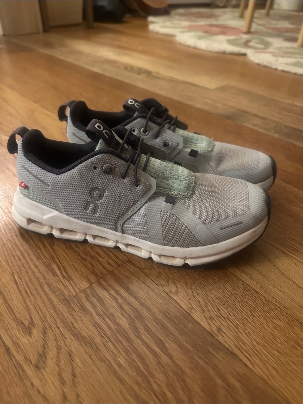 On Running Kids Light Grey Mesh Sneakers with Black Accents - used